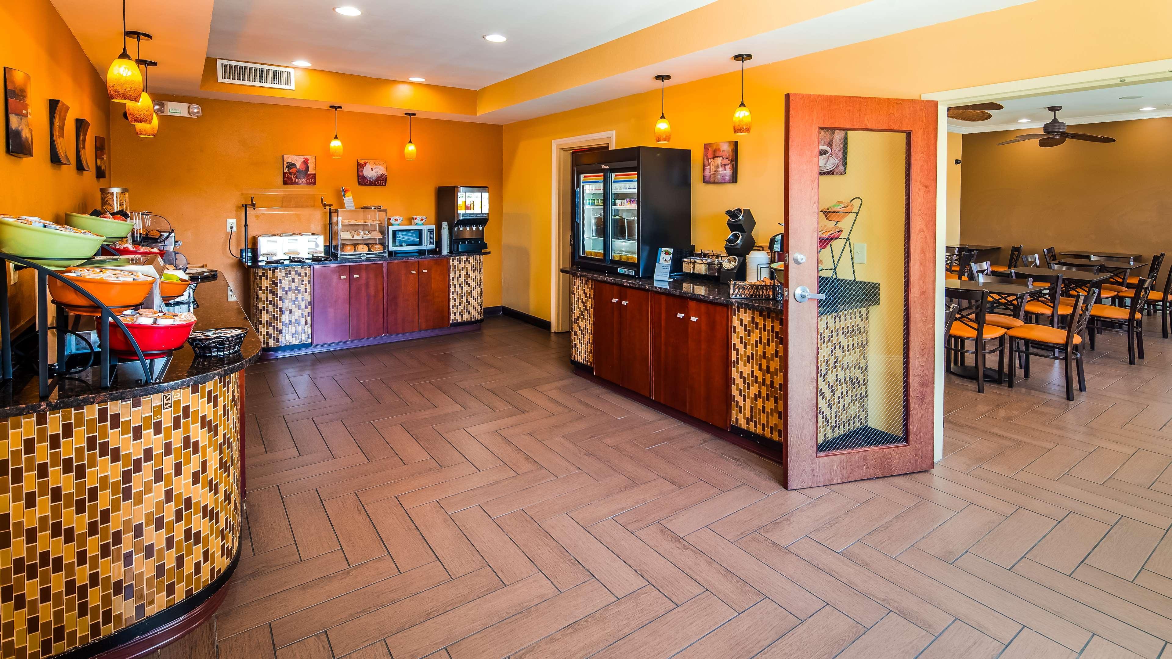 Spark By Hilton Wilmington Carolina Beach Rd Exterior photo