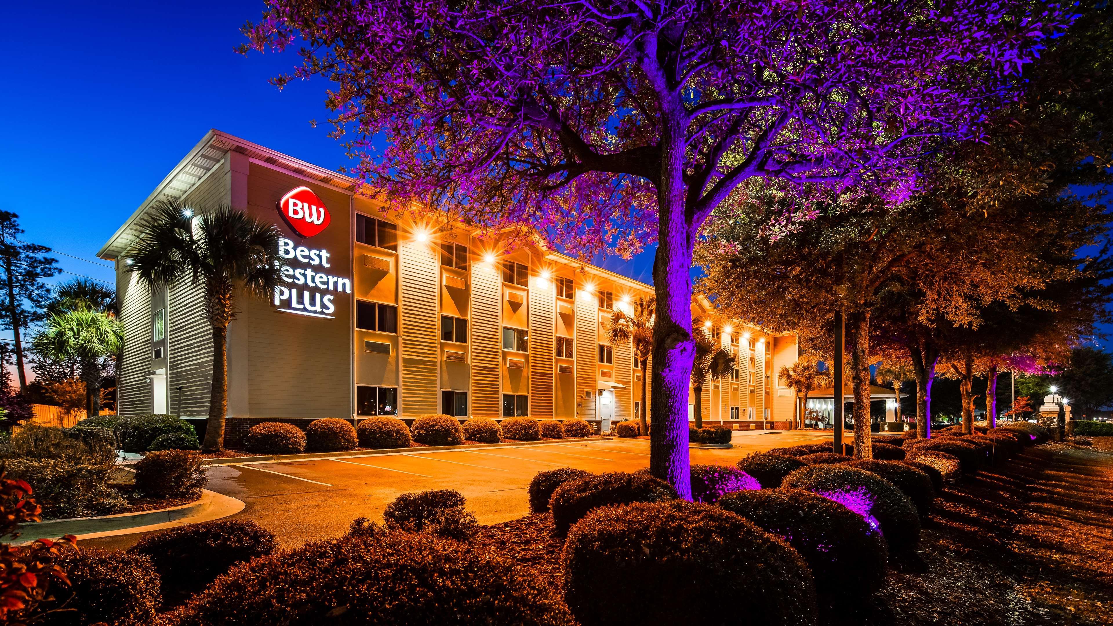 Best Western Plus Wilmington/Carolina Beach Hotel Exterior photo